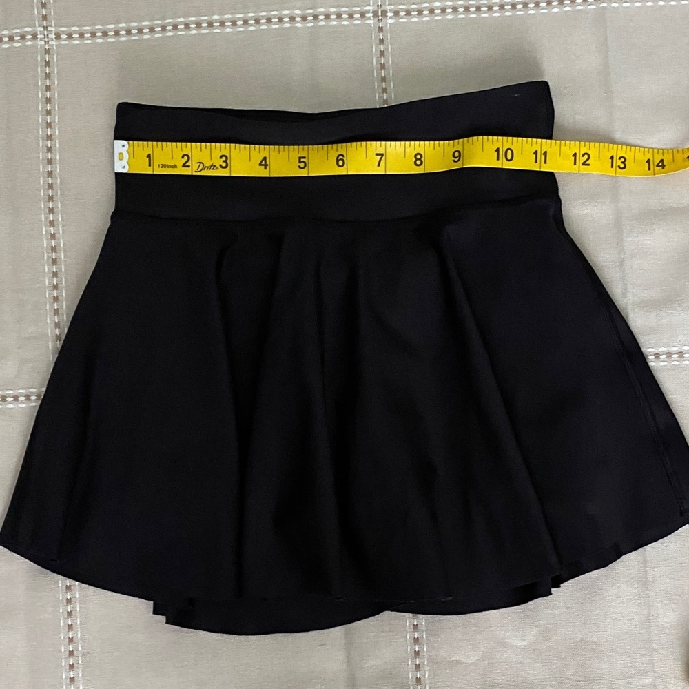 Girl Old Navy Sporty shorts skirt with pocket black. - Picture 12 of 13